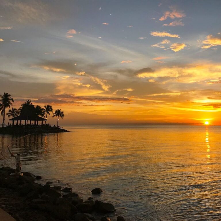 8 Pantai Di  Kota  Kinabalu Dengan Pemandangan  Senja  